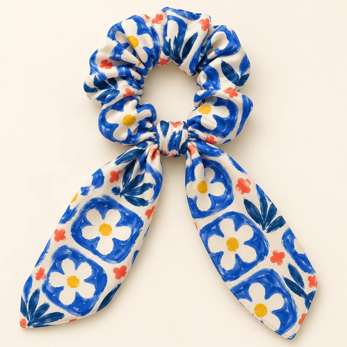Ceramic Daisy bow-tie scrunchie — detail view
